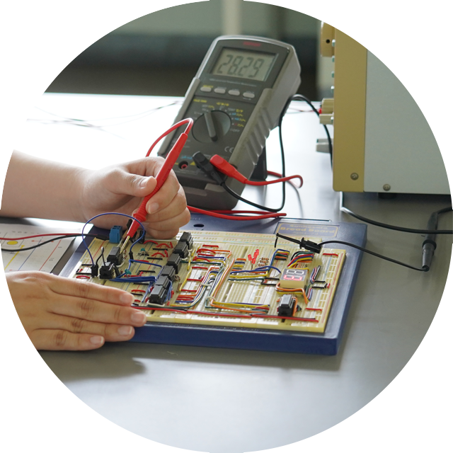 電気や電子情報の実践的技能の修得